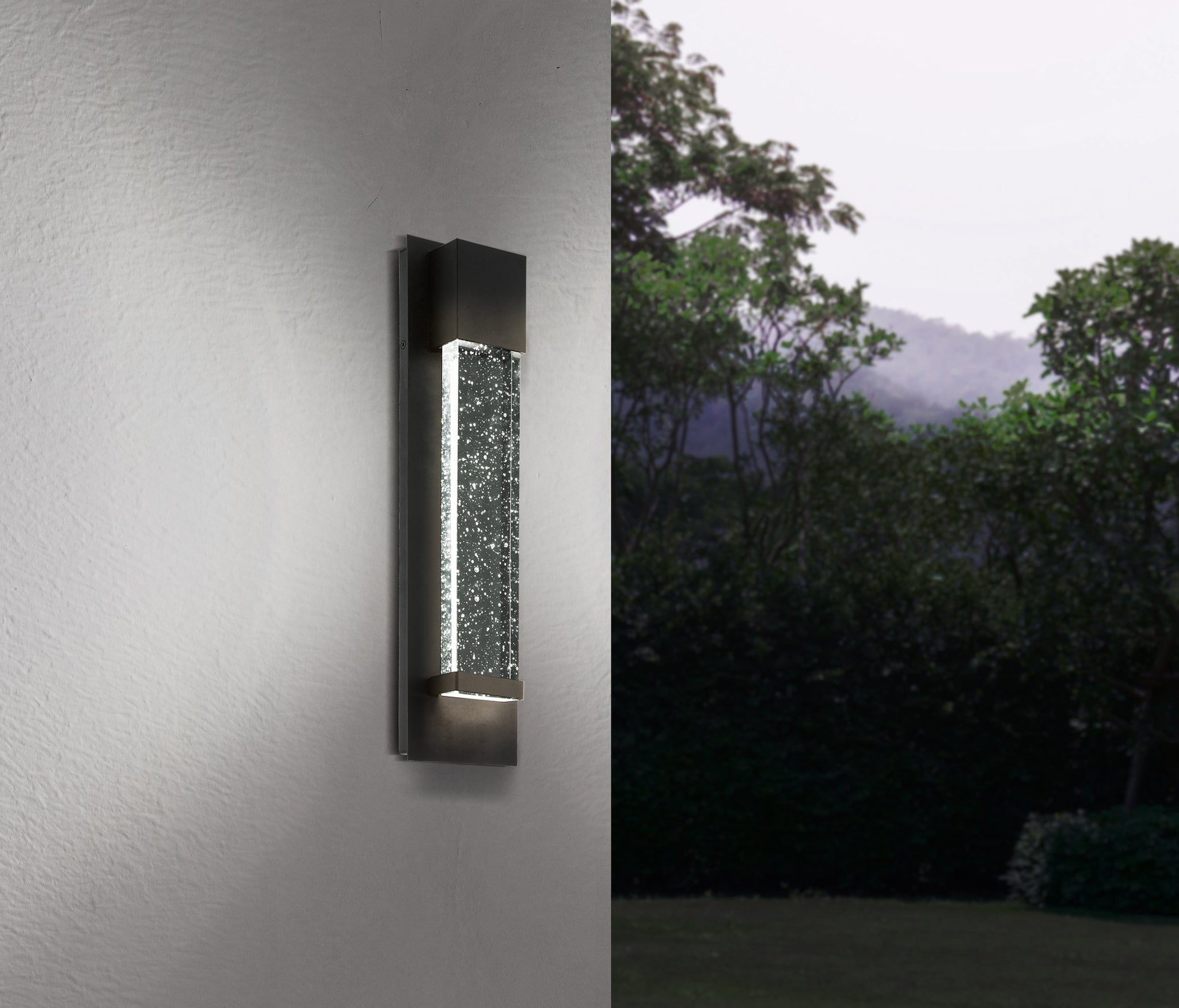 98153  VILLAGRAZIA wall light in black aluminum and clear glass with air bubbles